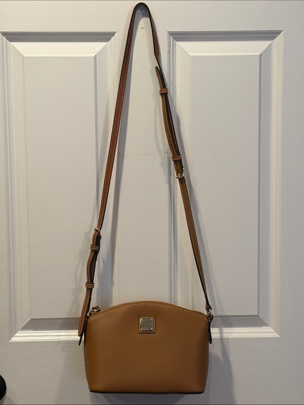 Dooney & Bourke Penrose Suki Crossbody Tan with Adjustable Strap - Never used
